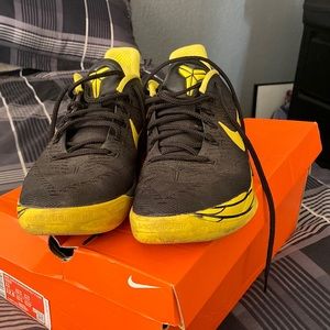 *TEAM ISSUED* UNIVERSITY OF OREGON BASKETBALL OREGON DUCK KOBE AD SIZE 11